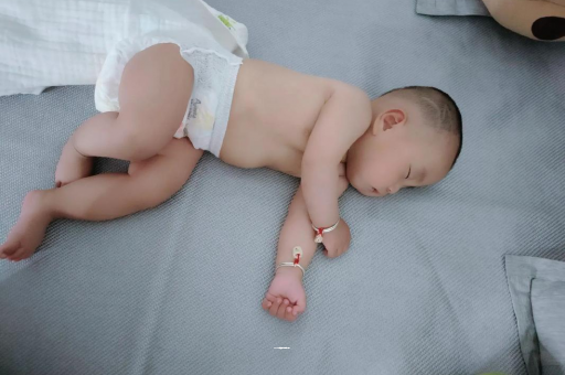 沅江怀孕多久会显肚子